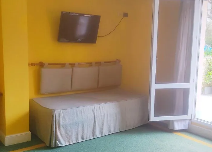 Habitación triple con bañera y terraza HOTEL SUITE MIOÑO
