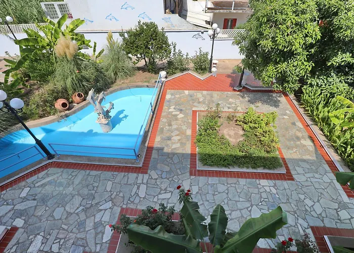 Dolphin Hotel