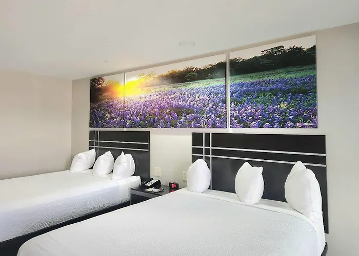 Days Inn By Wyndham Baytown Tx