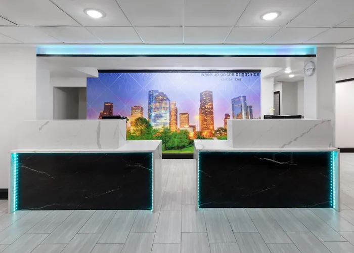 La Quinta Inn & Suites By Wyndham Houston Bush Iah South