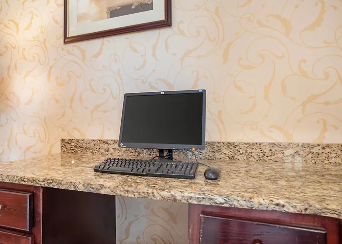 Quality Inn & Suites Near Lake Eufaula