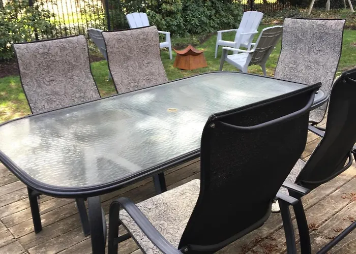 Pet Friendly Walk To Saugatuck Hot Tub