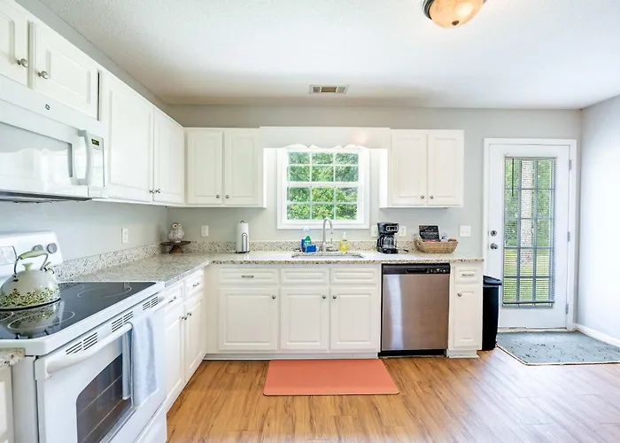 Charming Gray Home- 5 Mins From Gsu!