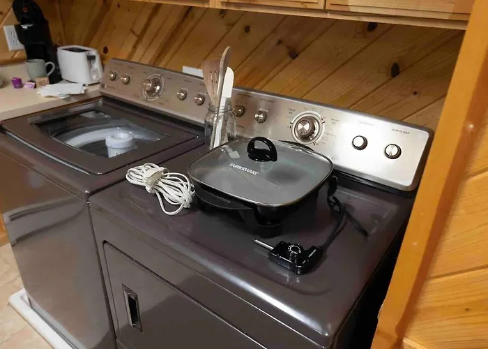 Enjoy The Outback+ Indoor Hot Tub+Games+Puzzles+Tennis Court