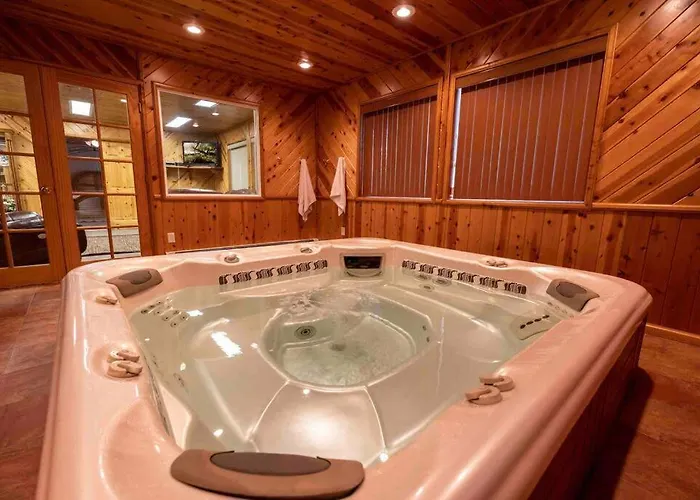 Enjoy The Outback+ Indoor Hot Tub+Games+Puzzles+Tennis Court