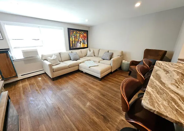 Middletown Modern Townhouse W/Private Fenced Yard - Ribryan Properties