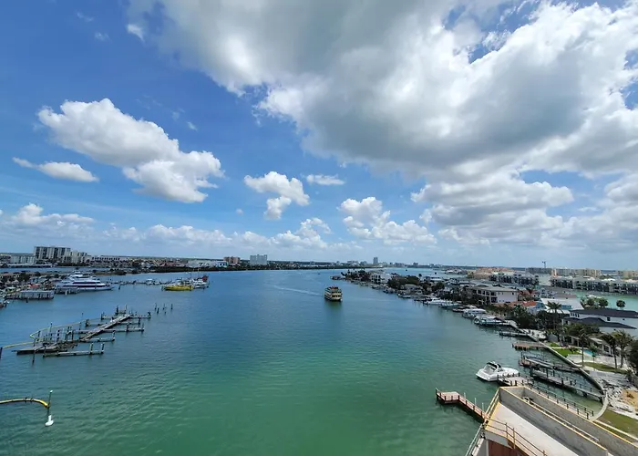 Charthouse Clearwater Beach Marina Hotel