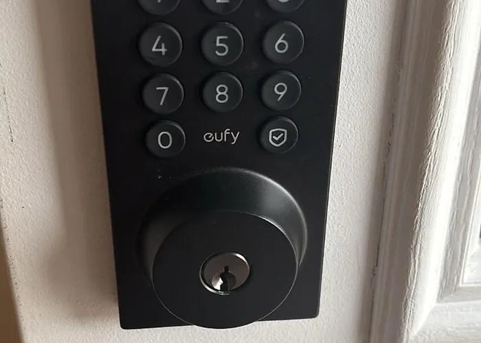 Budget Stay In Heart Of Waterloo-Free Wifi-Parking