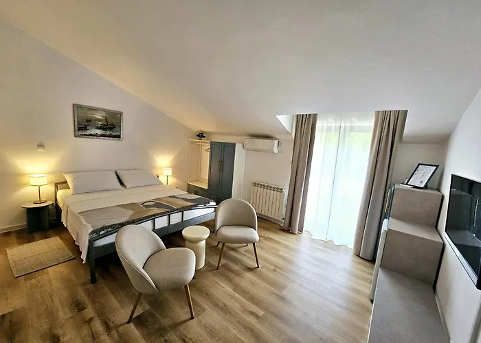 Ana Rooms