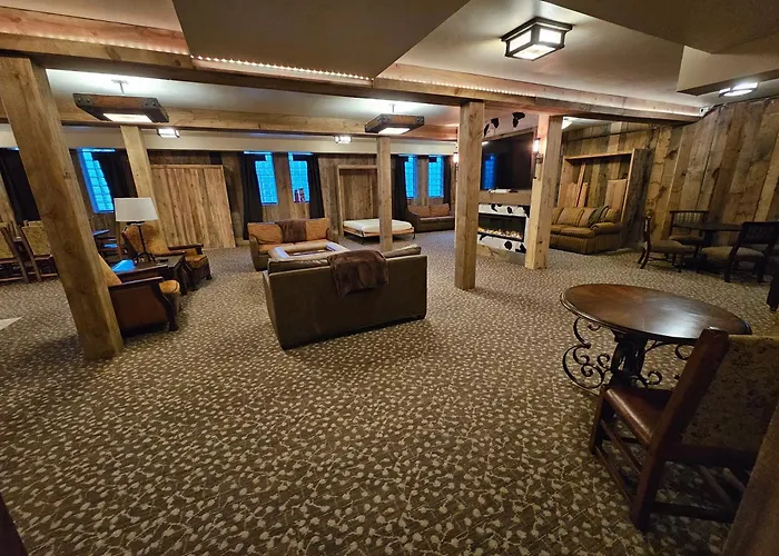Eaglescape Suites And Event Center