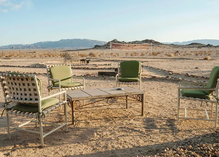Twentynine Palms Desert Oasis W/ Pool & Hot Tub!