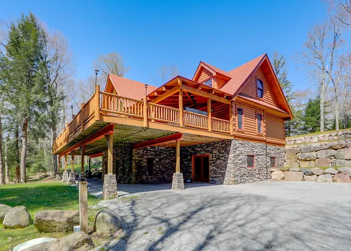 Hot Tub & Dock: Waterfront Cabin In Old Forge!