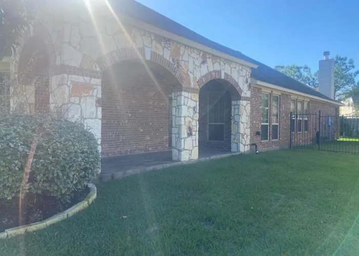 Spacious 4 Bed & 2 Bath Home In The Woodlands, Tx
