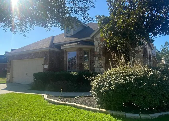 Spacious 4 Bed & 2 Bath Home In The Woodlands, Tx