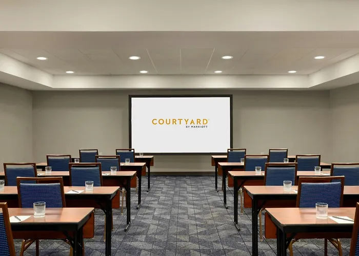 Courtyard By Marriott Greenville