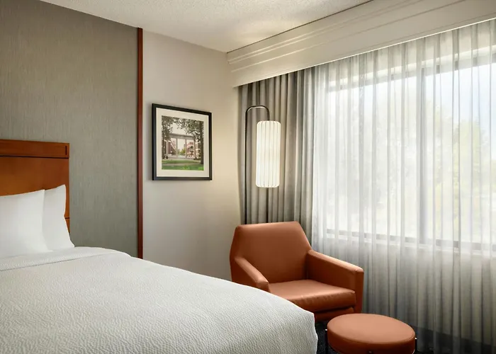 Courtyard By Marriott Greenville
