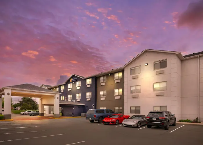 Comfort Inn & Suites North Greenfield
