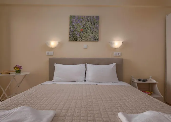 Julia Hotel