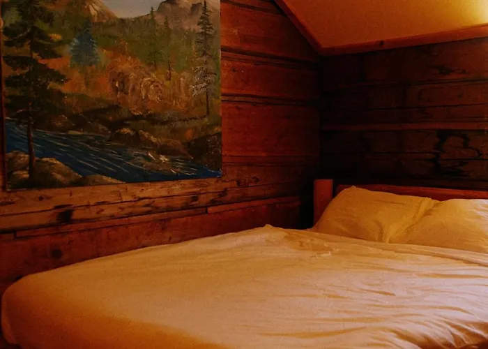 Rustic Beaverfoot Lodge Room N10