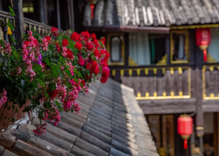 Yiyuan Snow Mountain View Historical Naxi House - Lijiang Old Town Mufu Branch - English Service And Tour Arrangement