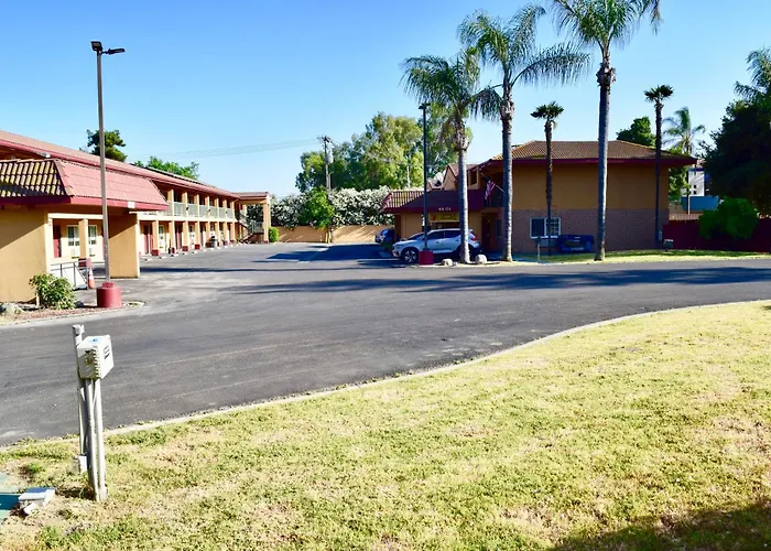 Super 8 By Wyndham Visalia