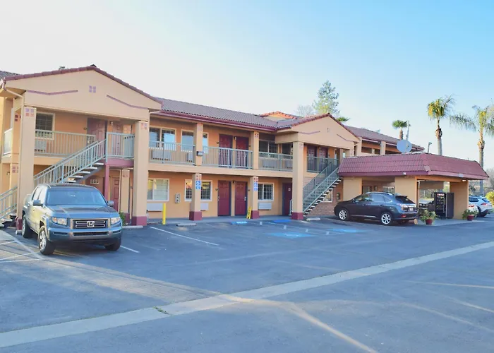 Super 8 By Wyndham Visalia