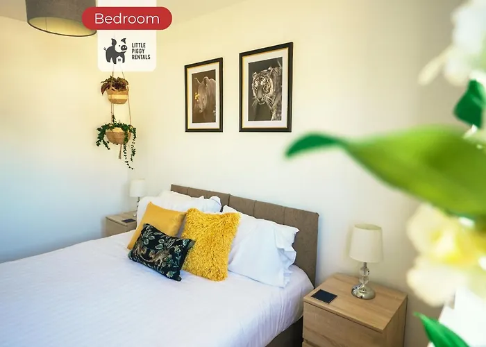 Central 2 Bedroom Flat With 2 Parking Spaces, Quiet And Modern Stay