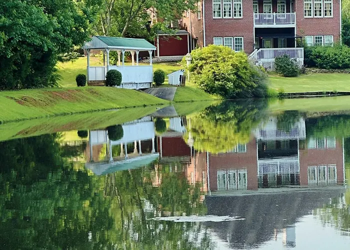 Entire 4Br Lakeview Home With Parking Fast Wi-Fi Conyers