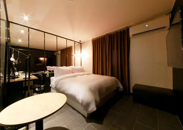 Hotel Moon
