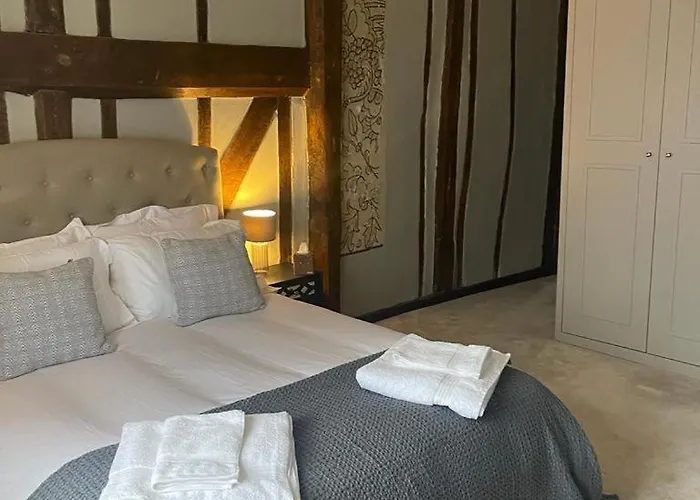 Taylour House - Unique Historic House