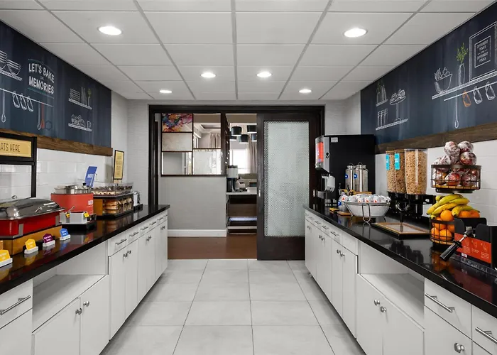 Hampton Inn & Suites Fort Lauderdale Airport