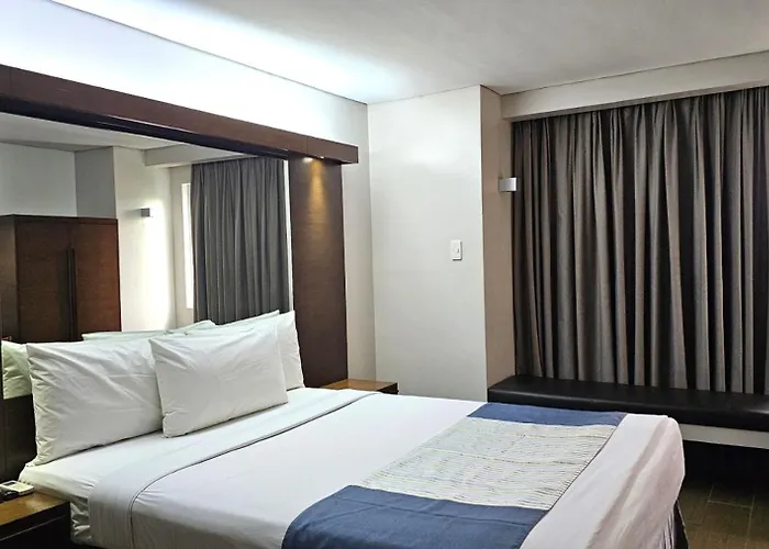 Microtel By Wyndham Acropolis