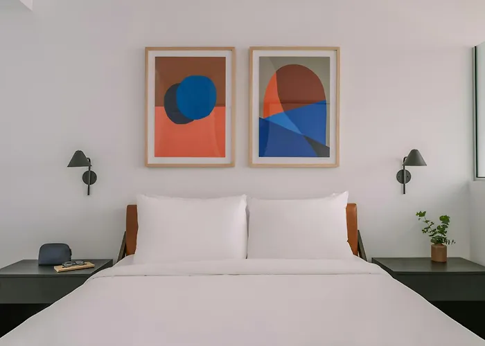 Nester Finn Square Victoria