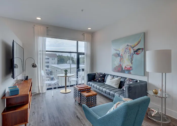 The Hive 301 King Suite