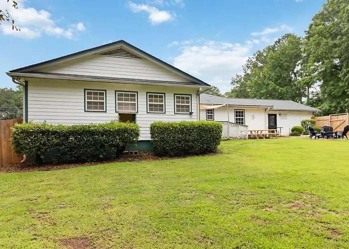 5Br With Game Room & Huge Backyard