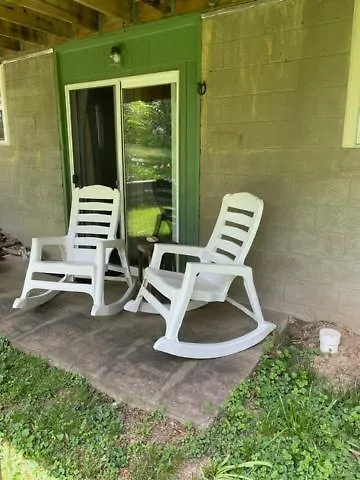 Country Suite With Bath And Laundry