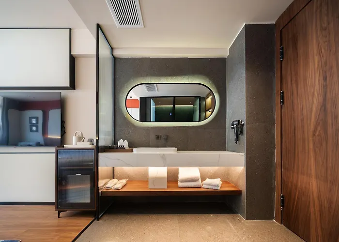 Zhangjiajie Yu Realm Hotel - Ancient Charm - Modern Luxury - Your Perfect Journey - A Single Pick-Up Or Drop-Off
