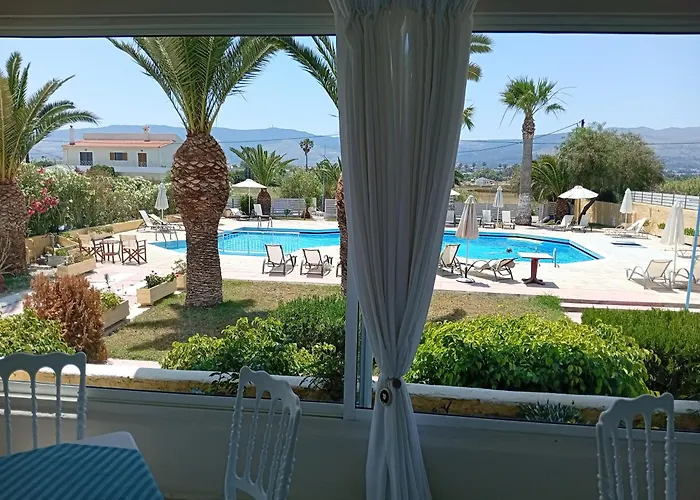 Leonidas Hotel&Studios