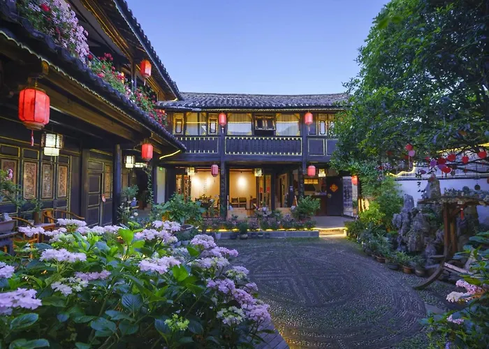 Yiyuan Snow Mountain View Historical Naxi House - Lijiang Old Town Mufu Branch - English Service And Tour Arrangement
