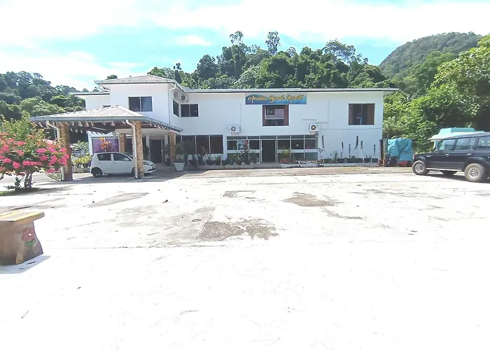 Collection O Analisa Beach Resort