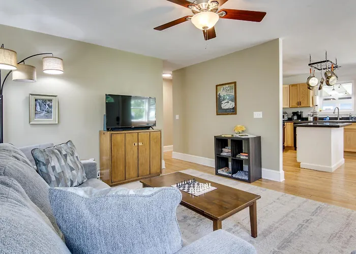 Downtown Brevard Home: Walk To Bars & Breweries!
