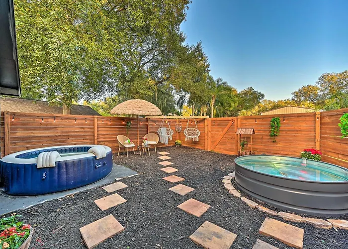 Outdoor Oasis! Group Getaway W/ Pool In Brandon