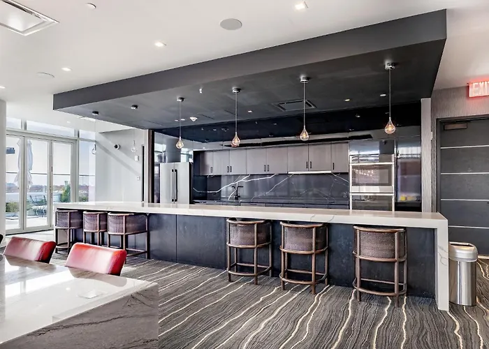 Modern Apt With Indoor Pool