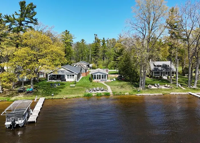 Loon Lodge - Lakefront With Private Dock!