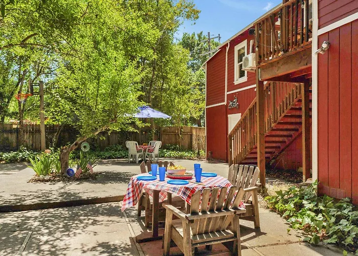 Cozy Riverfront Cabin Just Steps To The Russian River With Beach Access & Wood Stove