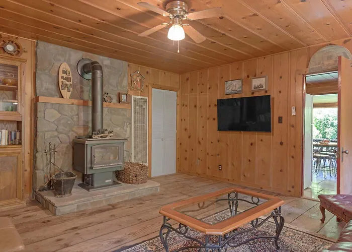 Cozy Riverfront Cabin Just Steps To The Russian River With Beach Access & Wood Stove