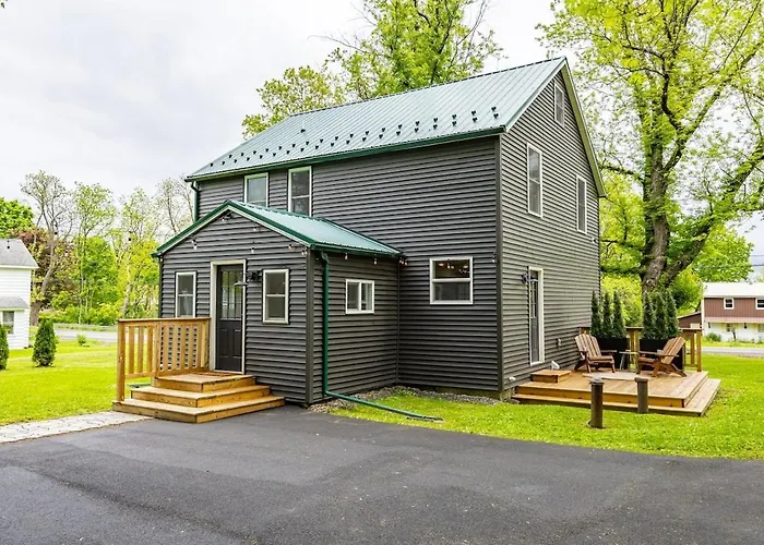Watkins Glen Luxury Escape On Seneca Wine Trail