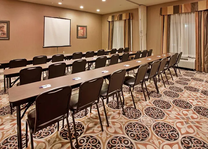 Holiday Inn Express Hotel & Suites Mcpherson By Ihg