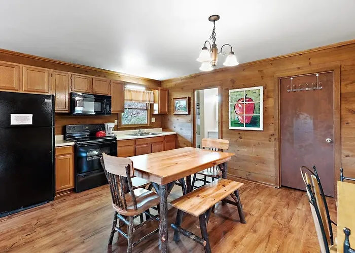 Charming Modern Cabin With Hiking Trails And Fire Pit