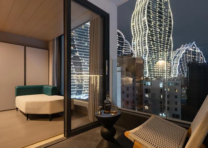 R Rongye Hotel - Gaozhuang Xishuangjing Starlight Night Market Branch